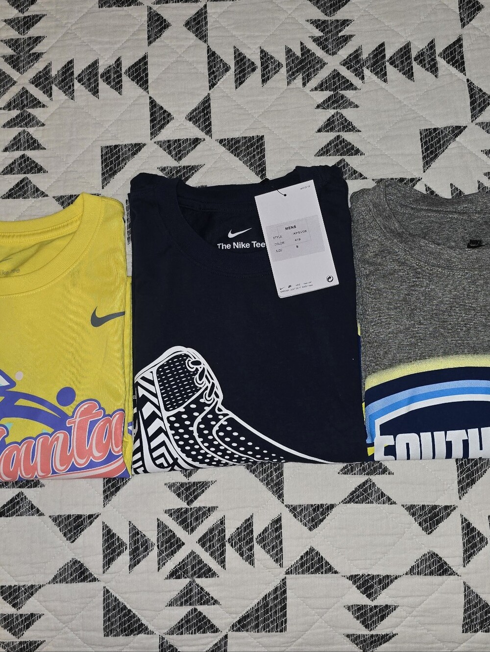 BUNDLE (3pcs) New Nike Small Nike Mens Crewneck Tee W/ Graphics